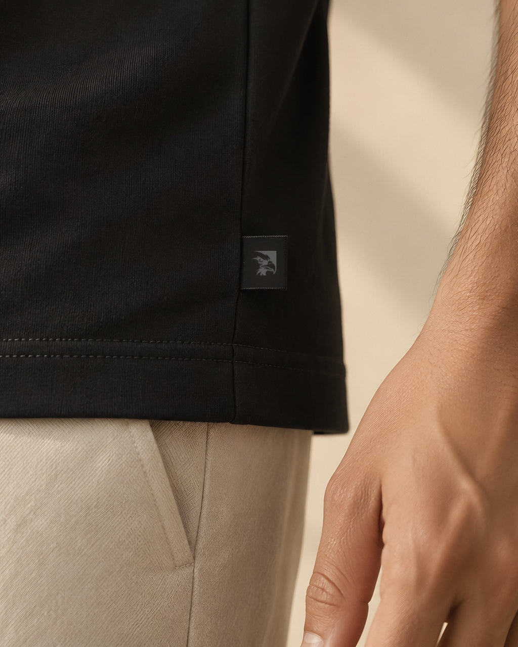 woven eagle tab at the hem, black